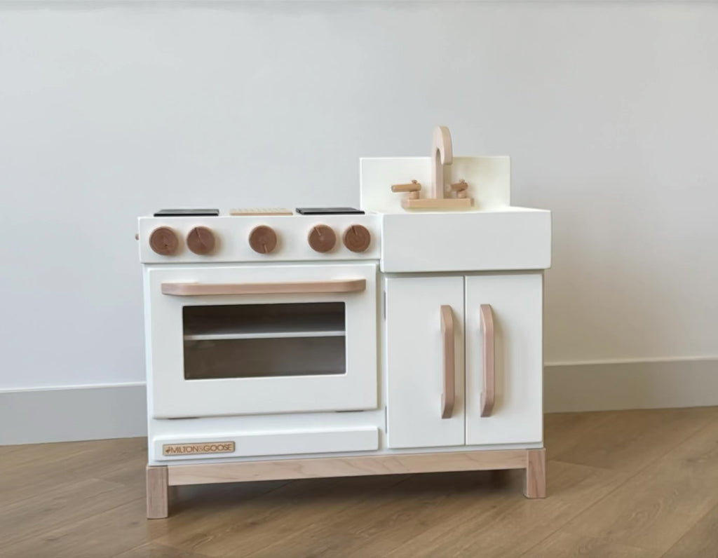 A 360 degree view of the Milton & Goose Essential Play Kitchen.